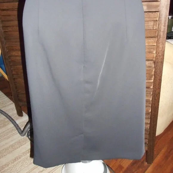 NWOT Elle classic black ruffle waterfall skirt, size 6 - Picture 3 of 6